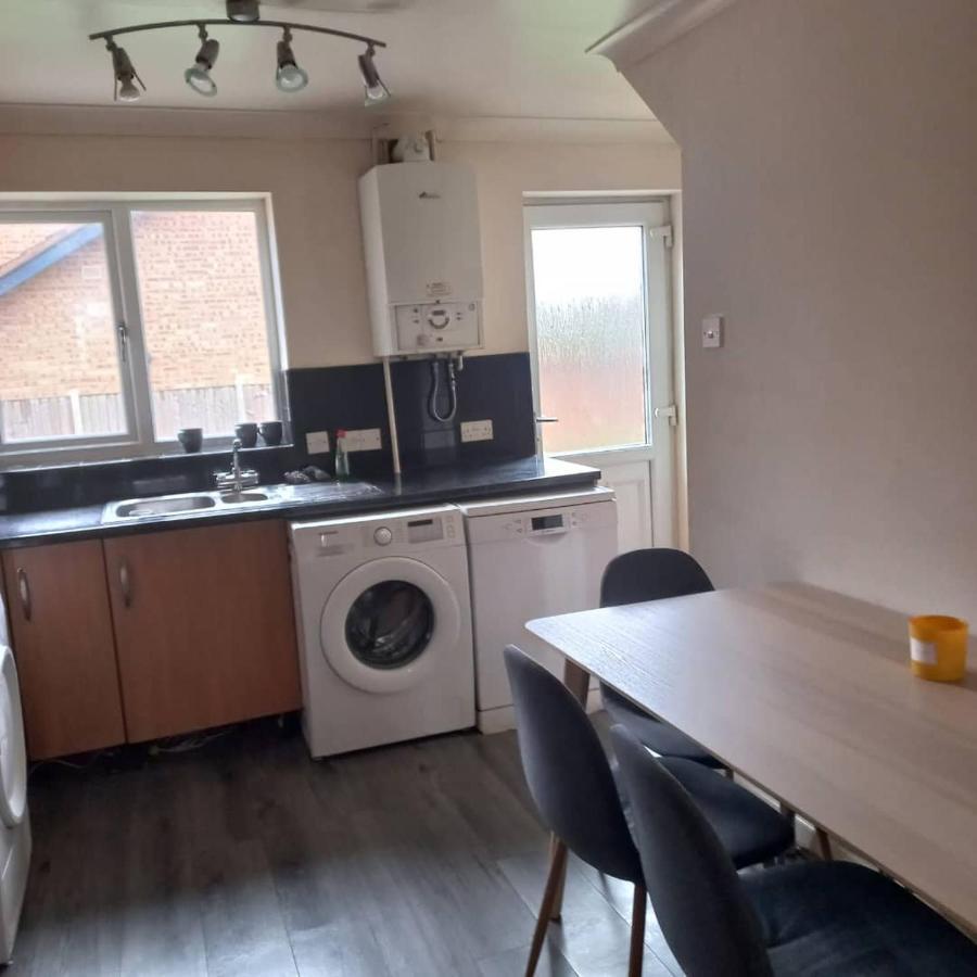 Hamilton 3 Bedrooms 10 Minutes From City Centre Лестер Екстер'єр фото